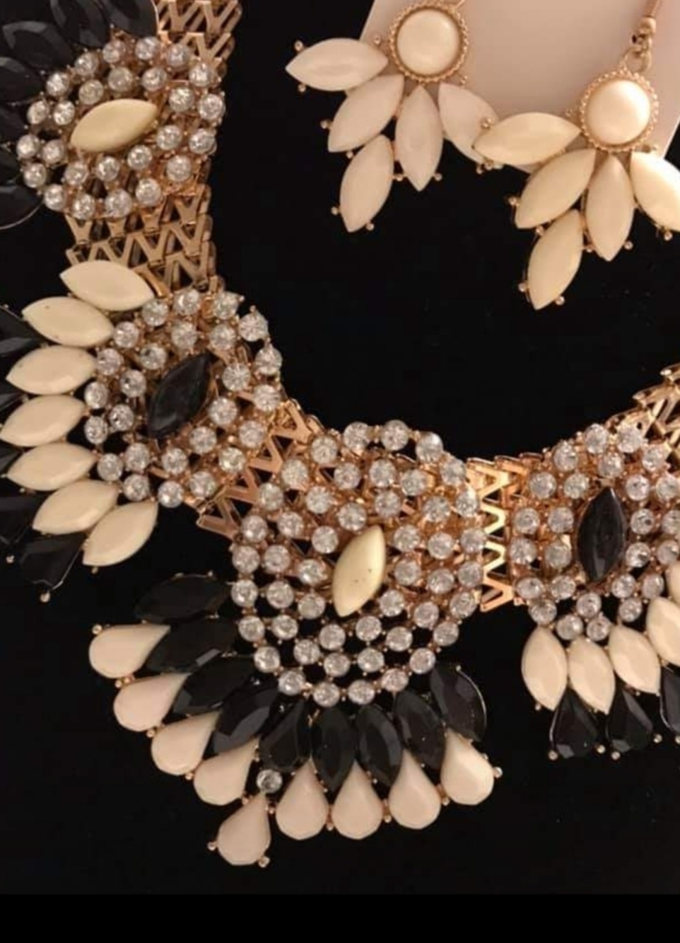 Stunning Statement Gold Rhinestone Necklace Set - Picture 7 of 8